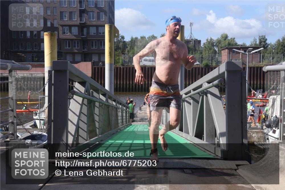 11.08.2024 - GEWOBA Citytriathlon Bremen Lena Gebhardt http://msf.ph/oto/6775203 11.08.2024 10:12:30 Schwimmen 36, 38 meine-sportfotos.de