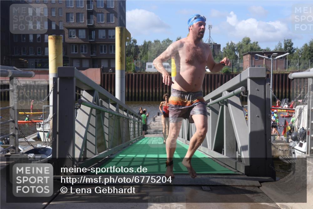 11.08.2024 - GEWOBA Citytriathlon Bremen Lena Gebhardt http://msf.ph/oto/6775204 11.08.2024 10:12:30 Schwimmen 36, 38 meine-sportfotos.de