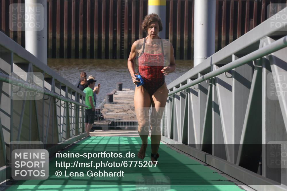 11.08.2024 - GEWOBA Citytriathlon Bremen Lena Gebhardt http://msf.ph/oto/6775207 11.08.2024 10:12:32 Schwimmen 36, 93 meine-sportfotos.de