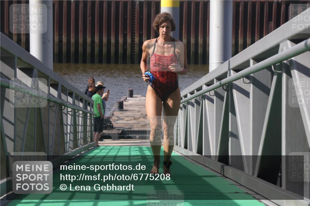 11.08.2024 - GEWOBA Citytriathlon Bremen Lena Gebhardt http://msf.ph/oto/6775208 11.08.2024 10:12:32 Schwimmen 36, 93 meine-sportfotos.de
