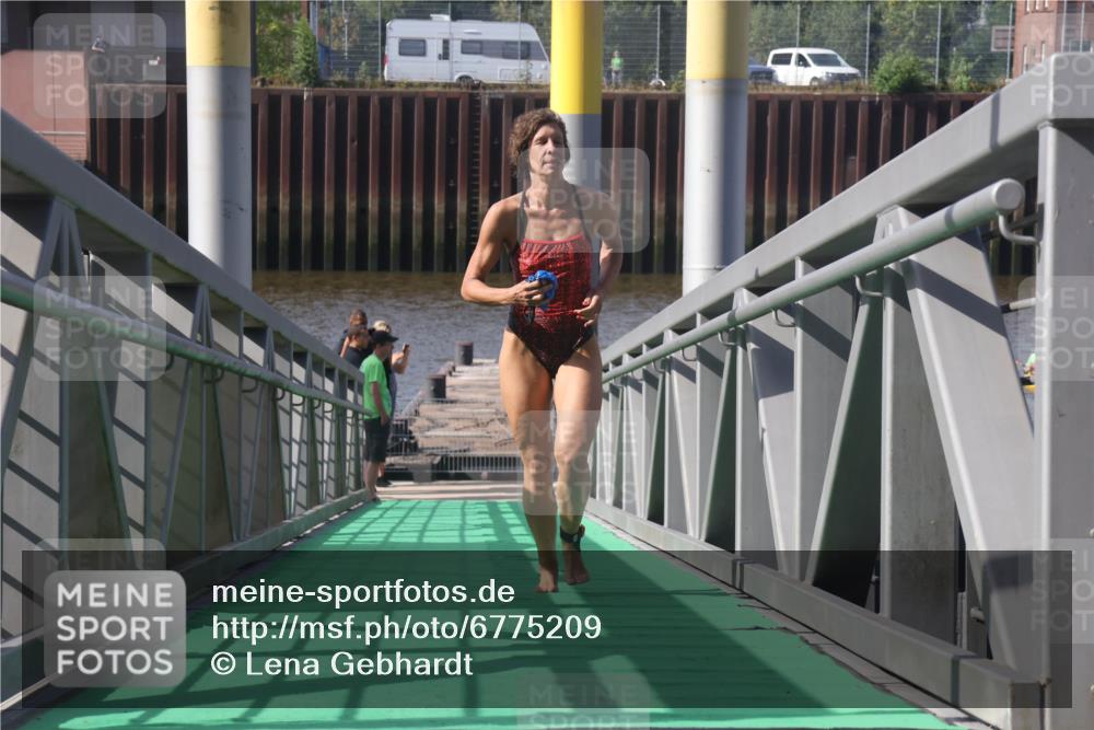 11.08.2024 - GEWOBA Citytriathlon Bremen Lena Gebhardt http://msf.ph/oto/6775209 11.08.2024 10:12:33 Schwimmen 36, 93 meine-sportfotos.de