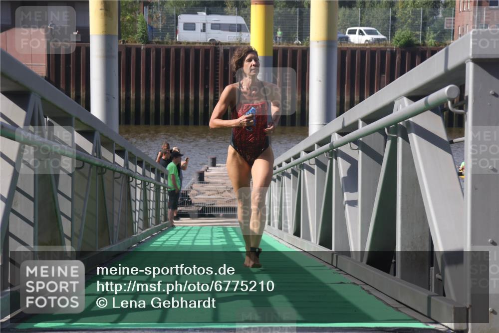 11.08.2024 - GEWOBA Citytriathlon Bremen Lena Gebhardt http://msf.ph/oto/6775210 11.08.2024 10:12:33 Schwimmen 36, 93 meine-sportfotos.de