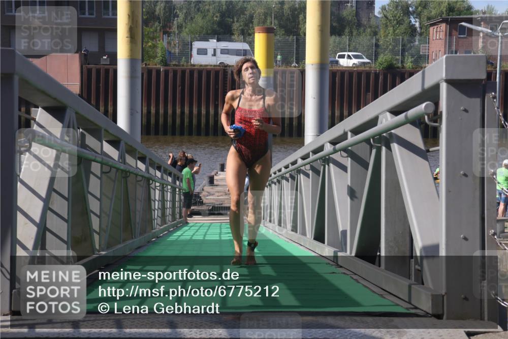 11.08.2024 - GEWOBA Citytriathlon Bremen Lena Gebhardt http://msf.ph/oto/6775212 11.08.2024 10:12:33 Schwimmen 36, 93 meine-sportfotos.de