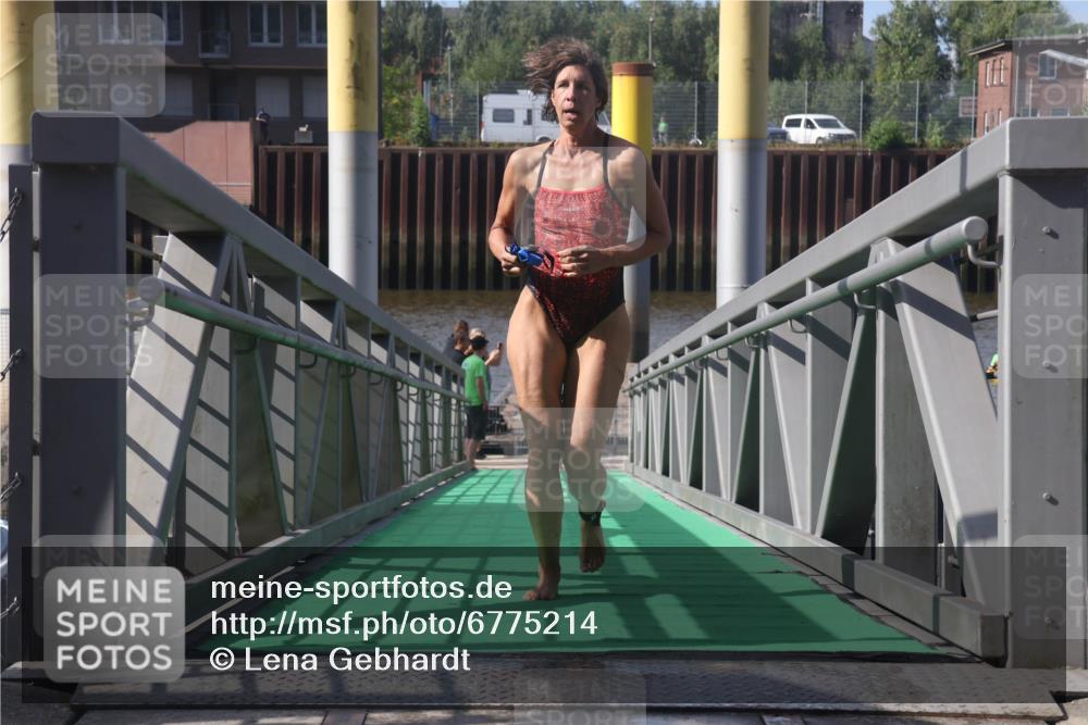 11.08.2024 - GEWOBA Citytriathlon Bremen Lena Gebhardt http://msf.ph/oto/6775214 11.08.2024 10:12:34 Schwimmen 36, 93 meine-sportfotos.de