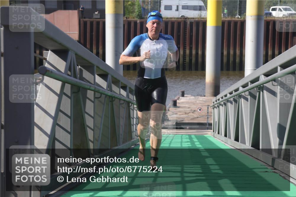 11.08.2024 - GEWOBA Citytriathlon Bremen Lena Gebhardt http://msf.ph/oto/6775224 11.08.2024 10:12:41 Schwimmen 54, 67, 93 meine-sportfotos.de