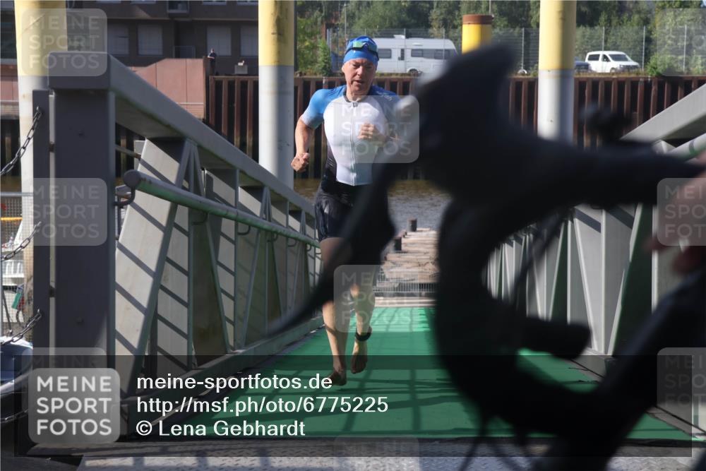 11.08.2024 - GEWOBA Citytriathlon Bremen Lena Gebhardt http://msf.ph/oto/6775225 11.08.2024 10:12:41 Schwimmen 54, 67, 93 meine-sportfotos.de