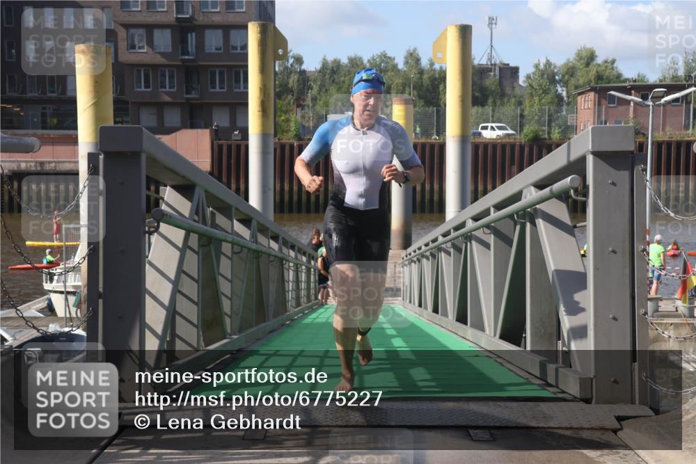 11.08.2024 - GEWOBA Citytriathlon Bremen Lena Gebhardt http://msf.ph/oto/6775227 11.08.2024 10:12:42 Schwimmen 54, 67, 93 meine-sportfotos.de