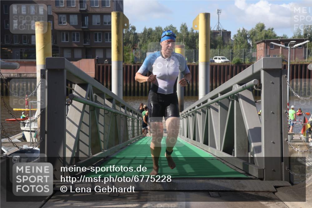 11.08.2024 - GEWOBA Citytriathlon Bremen Lena Gebhardt http://msf.ph/oto/6775228 11.08.2024 10:12:42 Schwimmen 54, 67, 93 meine-sportfotos.de