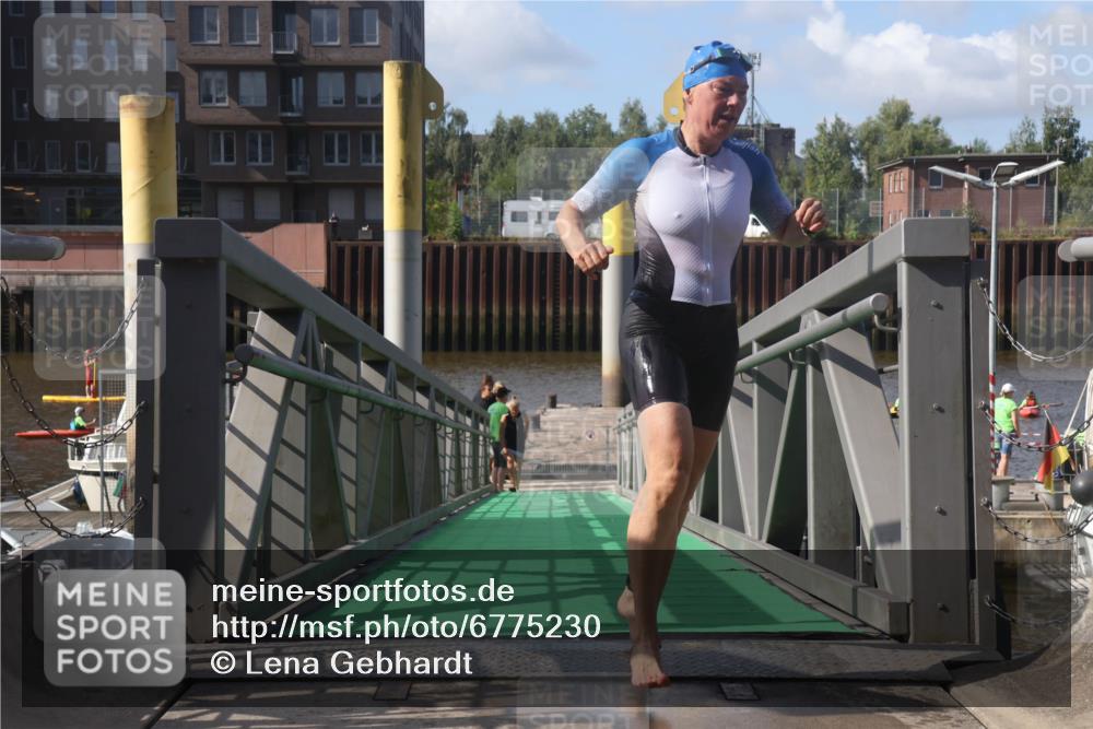 11.08.2024 - GEWOBA Citytriathlon Bremen Lena Gebhardt http://msf.ph/oto/6775230 11.08.2024 10:12:42 Schwimmen 54, 67, 93 meine-sportfotos.de