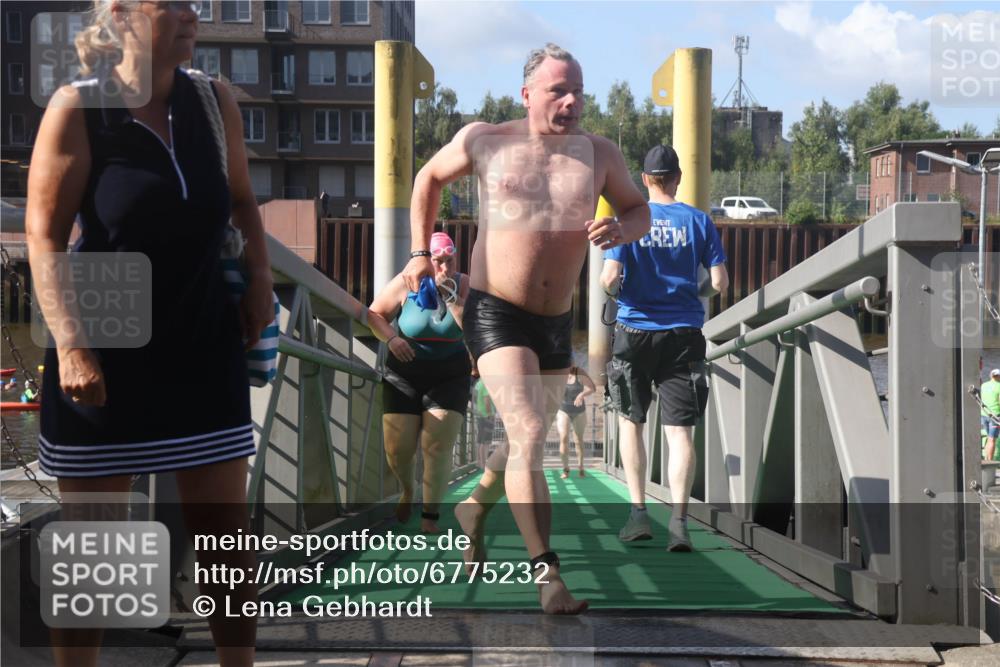 11.08.2024 - GEWOBA Citytriathlon Bremen Lena Gebhardt http://msf.ph/oto/6775232 11.08.2024 10:13:02 Schwimmen 28, 54, 80, 81 meine-sportfotos.de