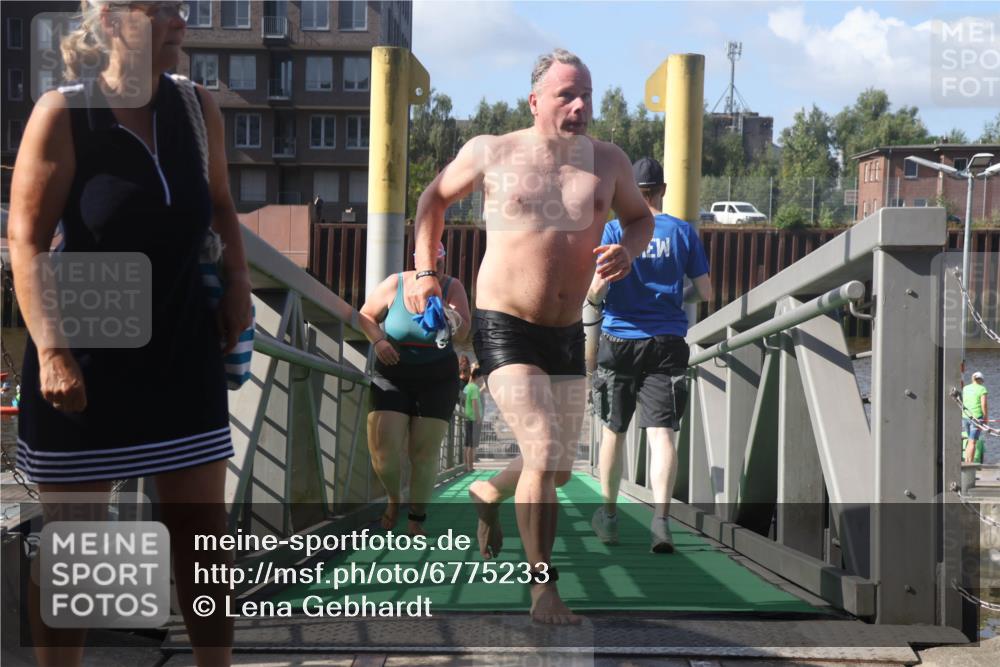 11.08.2024 - GEWOBA Citytriathlon Bremen Lena Gebhardt http://msf.ph/oto/6775233 11.08.2024 10:13:02 Schwimmen 28, 54, 80, 81 meine-sportfotos.de