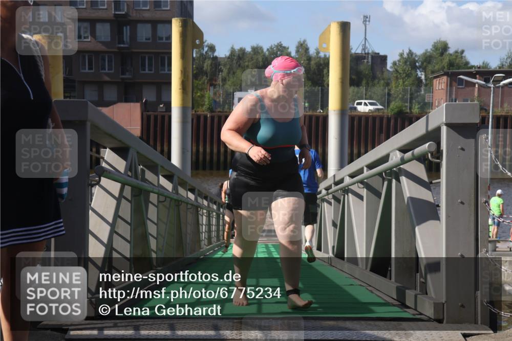 11.08.2024 - GEWOBA Citytriathlon Bremen Lena Gebhardt http://msf.ph/oto/6775234 11.08.2024 10:13:04 Schwimmen 28, 54, 80, 81 meine-sportfotos.de