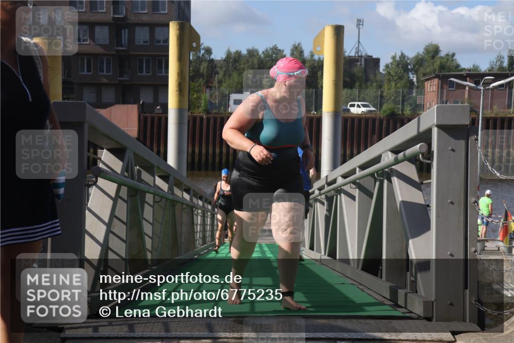 11.08.2024 - GEWOBA Citytriathlon Bremen Lena Gebhardt http://msf.ph/oto/6775235 11.08.2024 10:13:05 Schwimmen 28, 80, 81 meine-sportfotos.de