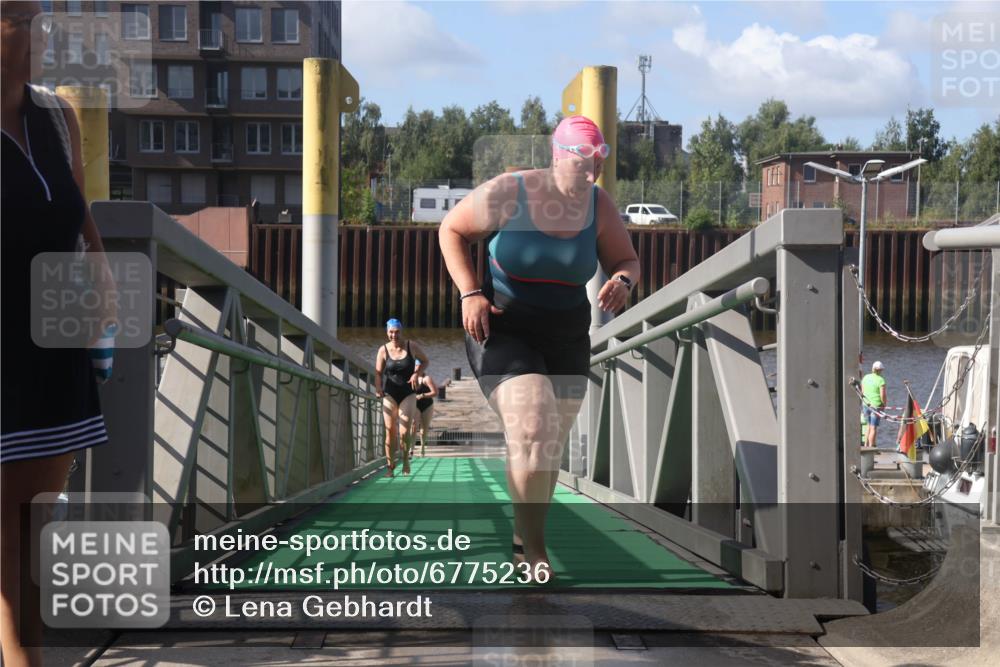 11.08.2024 - GEWOBA Citytriathlon Bremen Lena Gebhardt http://msf.ph/oto/6775236 11.08.2024 10:13:05 Schwimmen 28, 80, 81 meine-sportfotos.de
