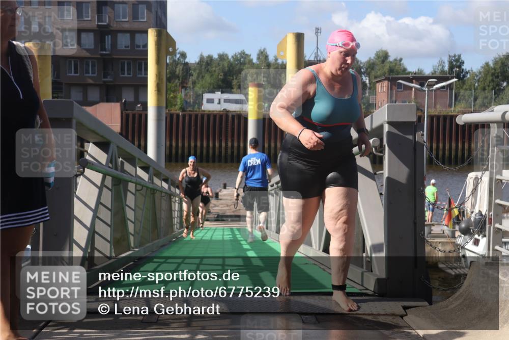 11.08.2024 - GEWOBA Citytriathlon Bremen Lena Gebhardt http://msf.ph/oto/6775239 11.08.2024 10:13:05 Schwimmen 28, 80, 81 meine-sportfotos.de
