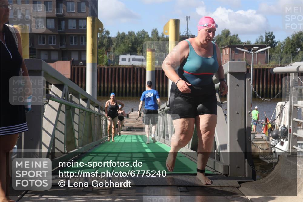 11.08.2024 - GEWOBA Citytriathlon Bremen Lena Gebhardt http://msf.ph/oto/6775240 11.08.2024 10:13:05 Schwimmen 28, 80, 81 meine-sportfotos.de