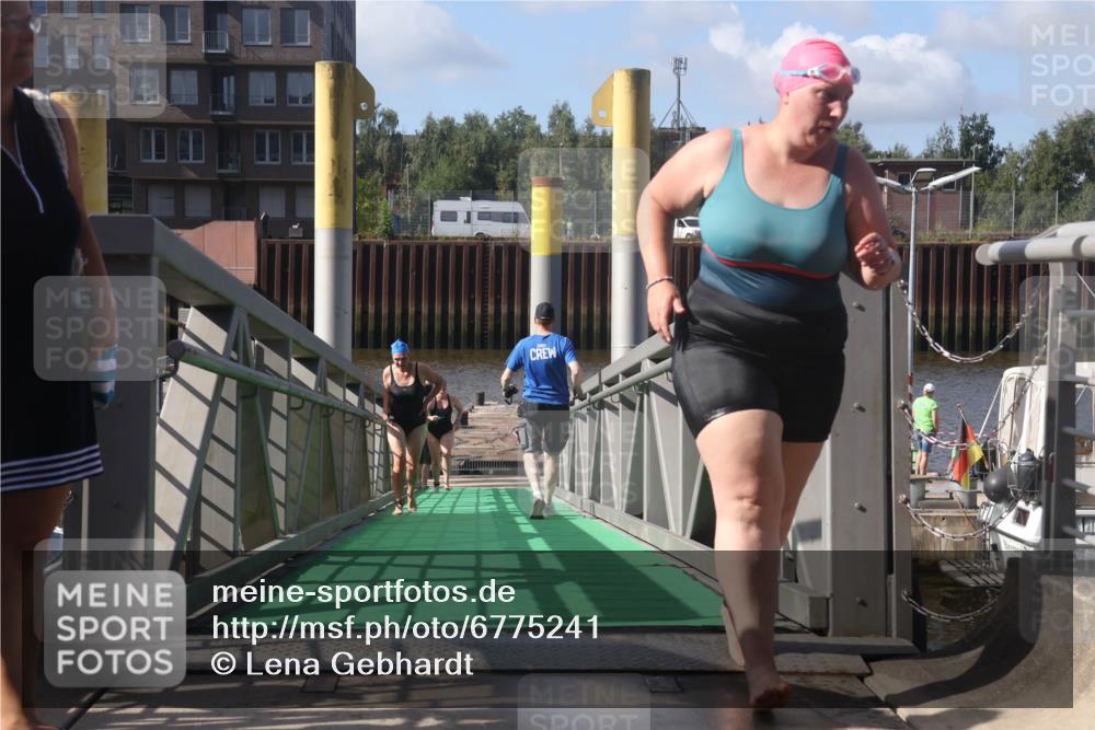 11.08.2024 - GEWOBA Citytriathlon Bremen Lena Gebhardt http://msf.ph/oto/6775241 11.08.2024 10:13:06 Schwimmen 28, 80, 81 meine-sportfotos.de