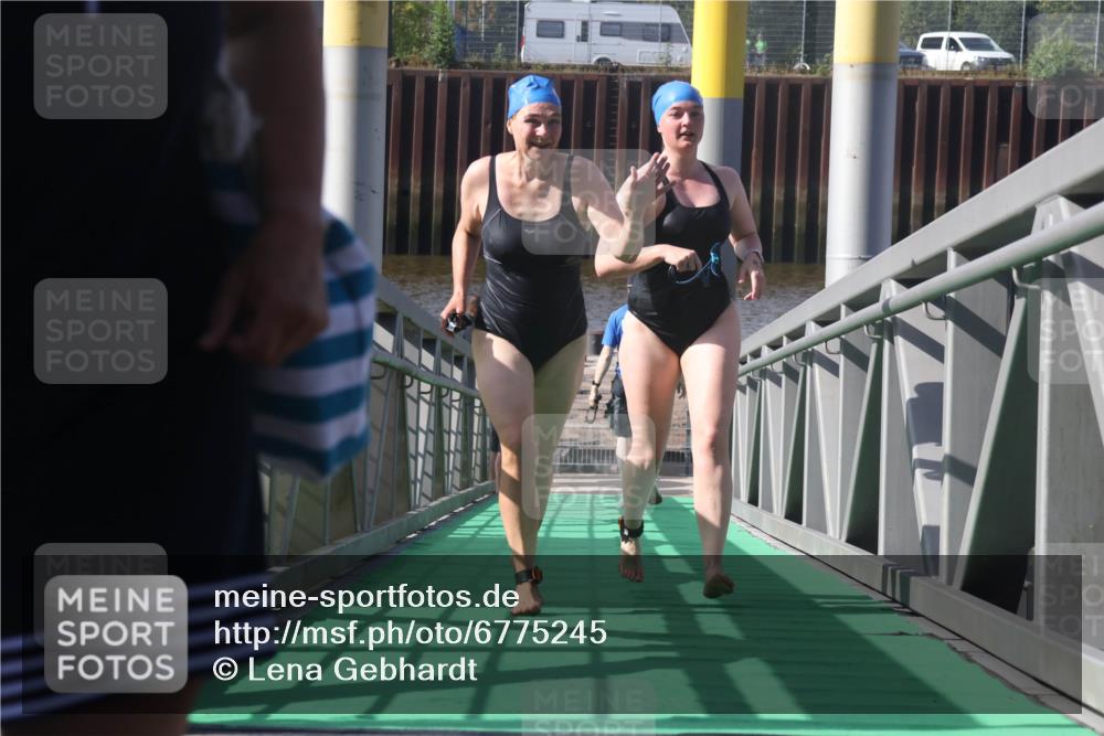 11.08.2024 - GEWOBA Citytriathlon Bremen Lena Gebhardt http://msf.ph/oto/6775245 11.08.2024 10:13:10 Schwimmen 28, 33, 80, 81 meine-sportfotos.de