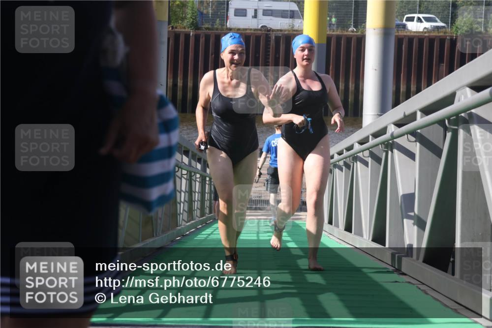 11.08.2024 - GEWOBA Citytriathlon Bremen Lena Gebhardt http://msf.ph/oto/6775246 11.08.2024 10:13:10 Schwimmen 28, 33, 80, 81 meine-sportfotos.de