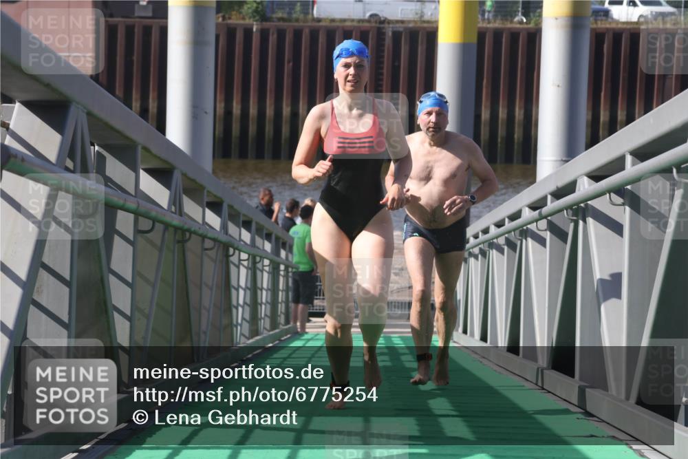 11.08.2024 - GEWOBA Citytriathlon Bremen Lena Gebhardt http://msf.ph/oto/6775254 11.08.2024 10:13:28 Schwimmen 33 meine-sportfotos.de