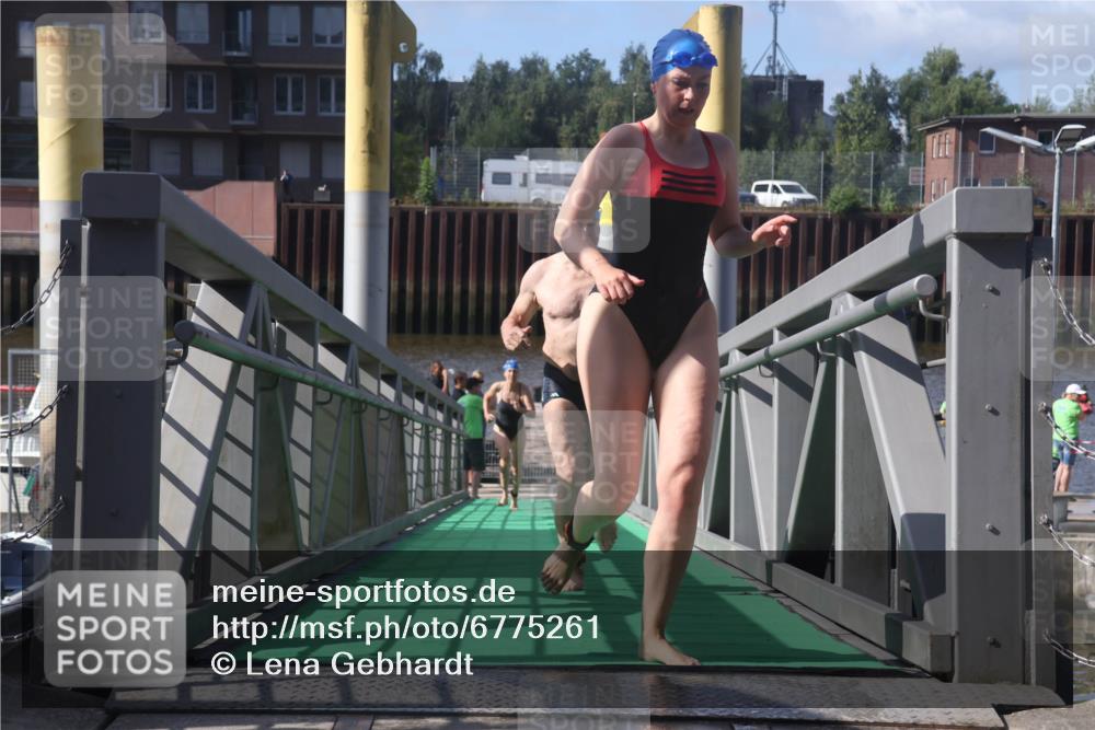 11.08.2024 - GEWOBA Citytriathlon Bremen Lena Gebhardt http://msf.ph/oto/6775261 11.08.2024 10:13:29 Schwimmen 33 meine-sportfotos.de