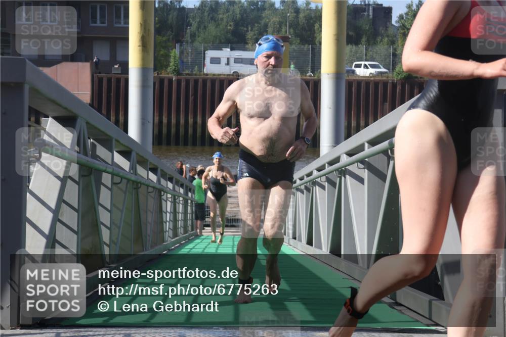 11.08.2024 - GEWOBA Citytriathlon Bremen Lena Gebhardt http://msf.ph/oto/6775263 11.08.2024 10:13:30 Schwimmen 33 meine-sportfotos.de