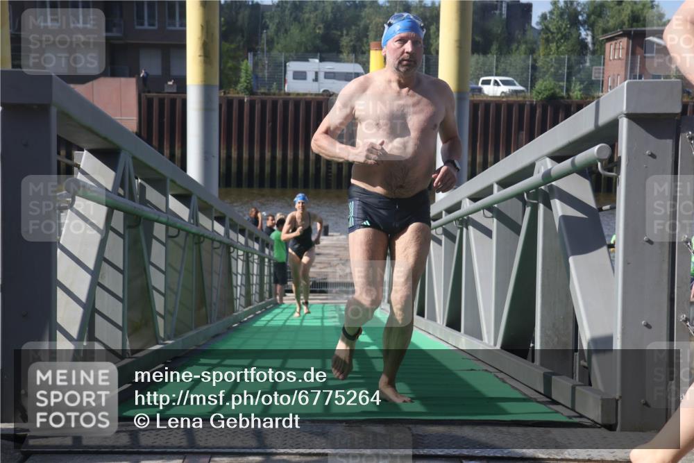 11.08.2024 - GEWOBA Citytriathlon Bremen Lena Gebhardt http://msf.ph/oto/6775264 11.08.2024 10:13:30 Schwimmen 33 meine-sportfotos.de