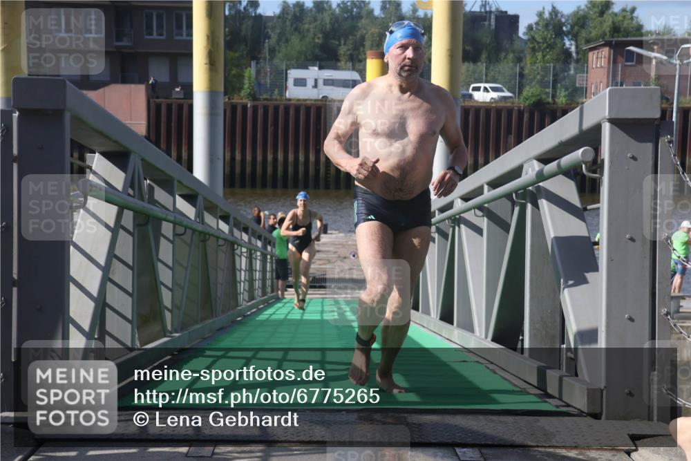 11.08.2024 - GEWOBA Citytriathlon Bremen Lena Gebhardt http://msf.ph/oto/6775265 11.08.2024 10:13:30 Schwimmen 33 meine-sportfotos.de