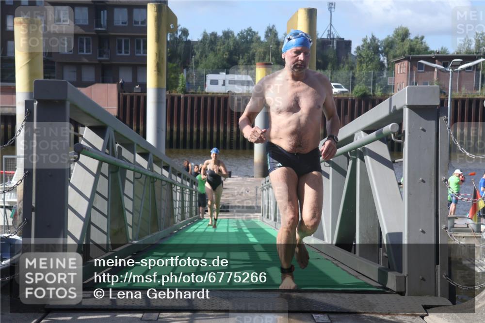 11.08.2024 - GEWOBA Citytriathlon Bremen Lena Gebhardt http://msf.ph/oto/6775266 11.08.2024 10:13:31 Schwimmen 33 meine-sportfotos.de
