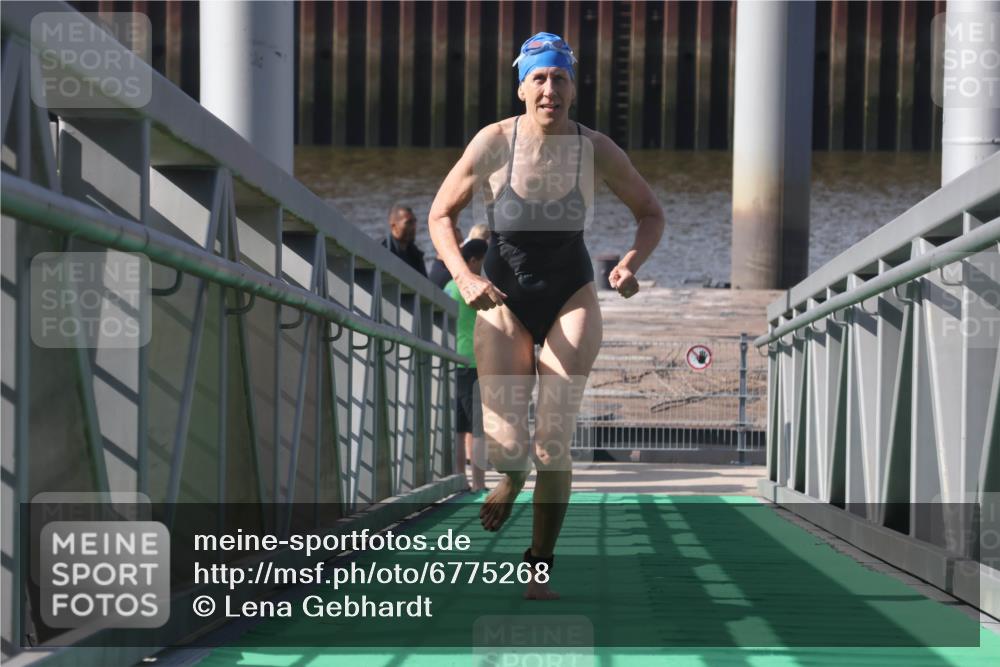 11.08.2024 - GEWOBA Citytriathlon Bremen Lena Gebhardt http://msf.ph/oto/6775268 11.08.2024 10:13:32 Schwimmen 33 meine-sportfotos.de