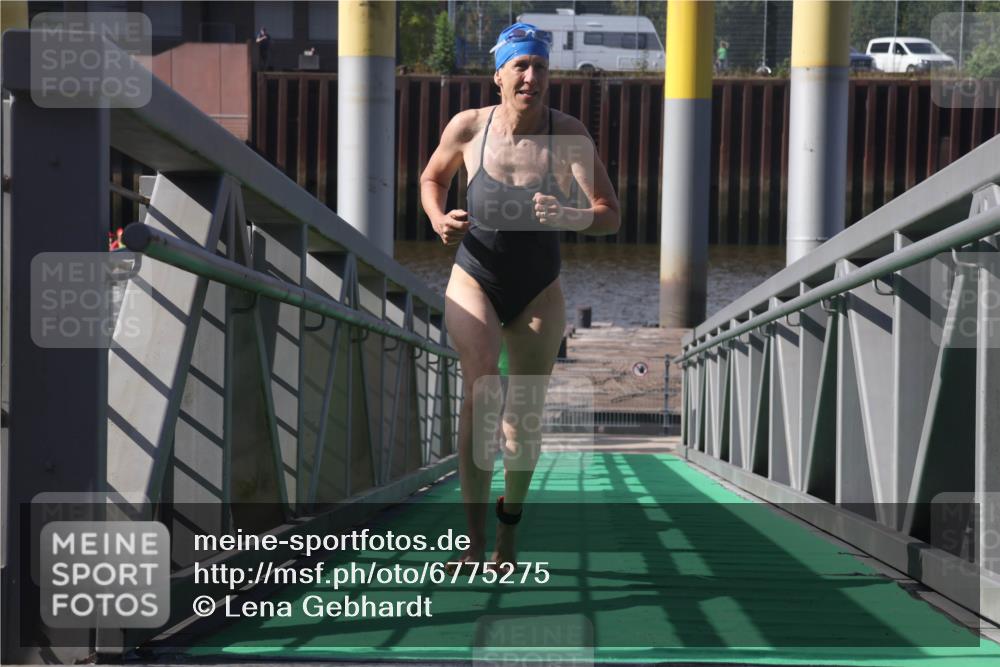 11.08.2024 - GEWOBA Citytriathlon Bremen Lena Gebhardt http://msf.ph/oto/6775275 11.08.2024 10:13:34 Schwimmen 33 meine-sportfotos.de
