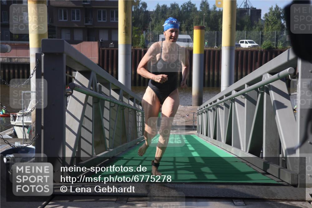 11.08.2024 - GEWOBA Citytriathlon Bremen Lena Gebhardt http://msf.ph/oto/6775278 11.08.2024 10:13:34 Schwimmen 33 meine-sportfotos.de