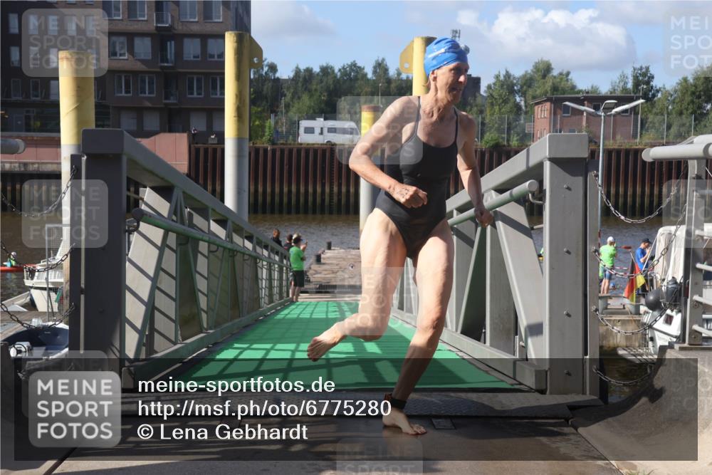 11.08.2024 - GEWOBA Citytriathlon Bremen Lena Gebhardt http://msf.ph/oto/6775280 11.08.2024 10:13:35 Schwimmen  meine-sportfotos.de