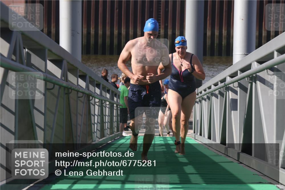 11.08.2024 - GEWOBA Citytriathlon Bremen Lena Gebhardt http://msf.ph/oto/6775281 11.08.2024 10:14:01 Schwimmen 12, 13, 34, 39, 90, 115 meine-sportfotos.de