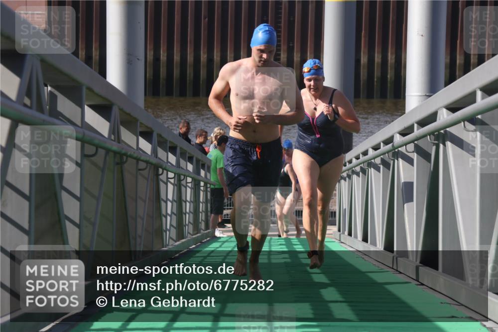 11.08.2024 - GEWOBA Citytriathlon Bremen Lena Gebhardt http://msf.ph/oto/6775282 11.08.2024 10:14:01 Schwimmen 12, 13, 34, 39, 90, 115 meine-sportfotos.de