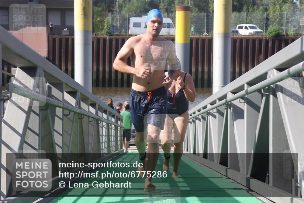 11.08.2024 - GEWOBA Citytriathlon Bremen Lena Gebhardt http://msf.ph/oto/6775286 11.08.2024 10:14:03 Schwimmen 13, 34, 39, 90, 115 meine-sportfotos.de