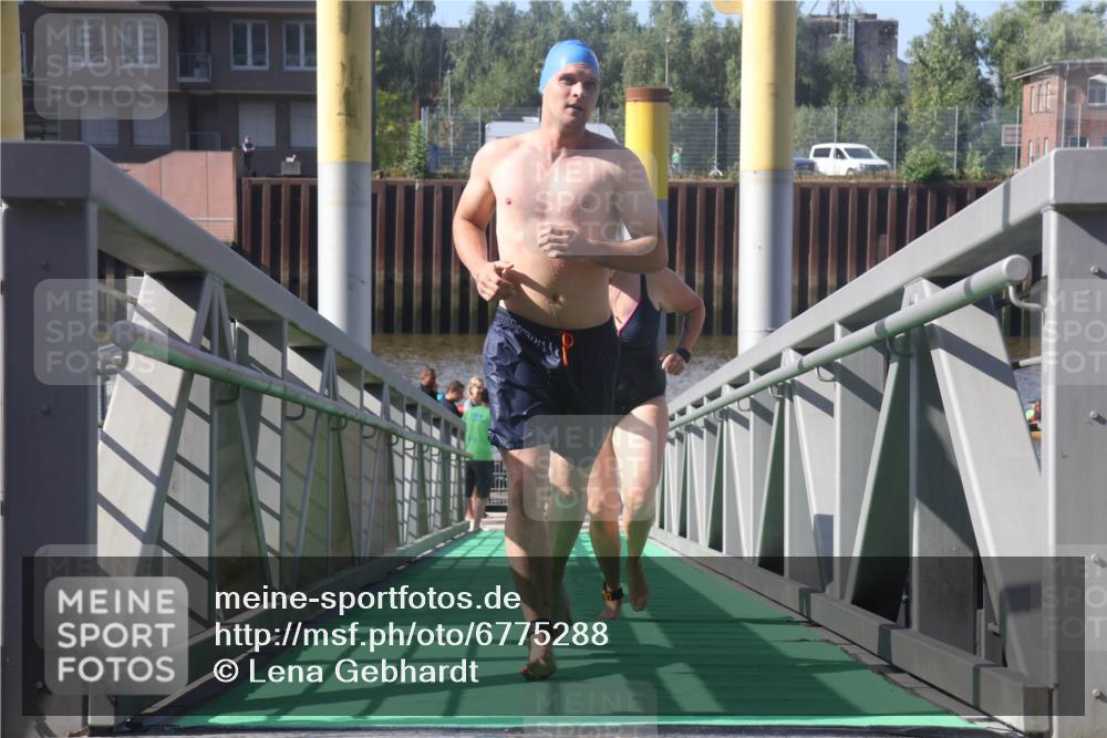 11.08.2024 - GEWOBA Citytriathlon Bremen Lena Gebhardt http://msf.ph/oto/6775288 11.08.2024 10:14:03 Schwimmen 13, 34, 39, 90, 115 meine-sportfotos.de