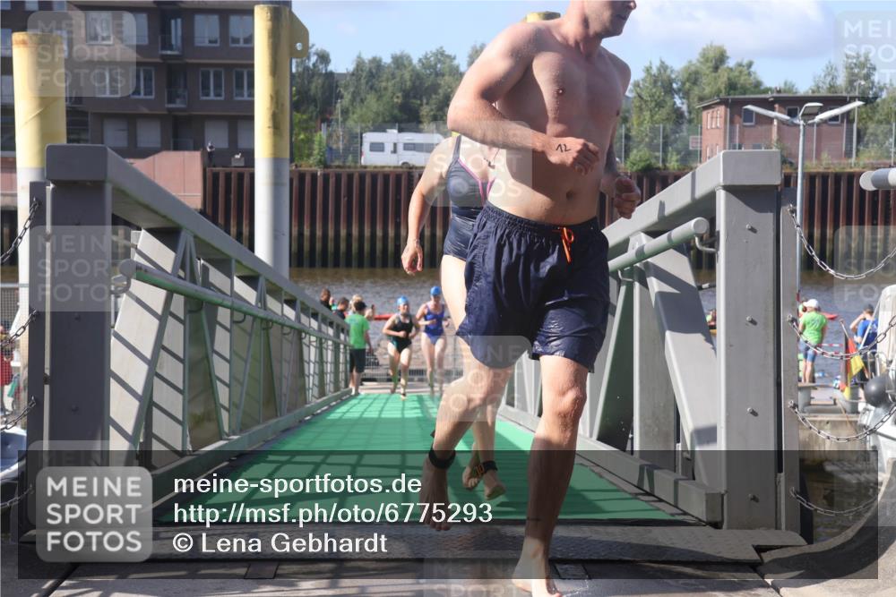 11.08.2024 - GEWOBA Citytriathlon Bremen Lena Gebhardt http://msf.ph/oto/6775293 11.08.2024 10:14:04 Schwimmen 34, 39, 90, 115 meine-sportfotos.de