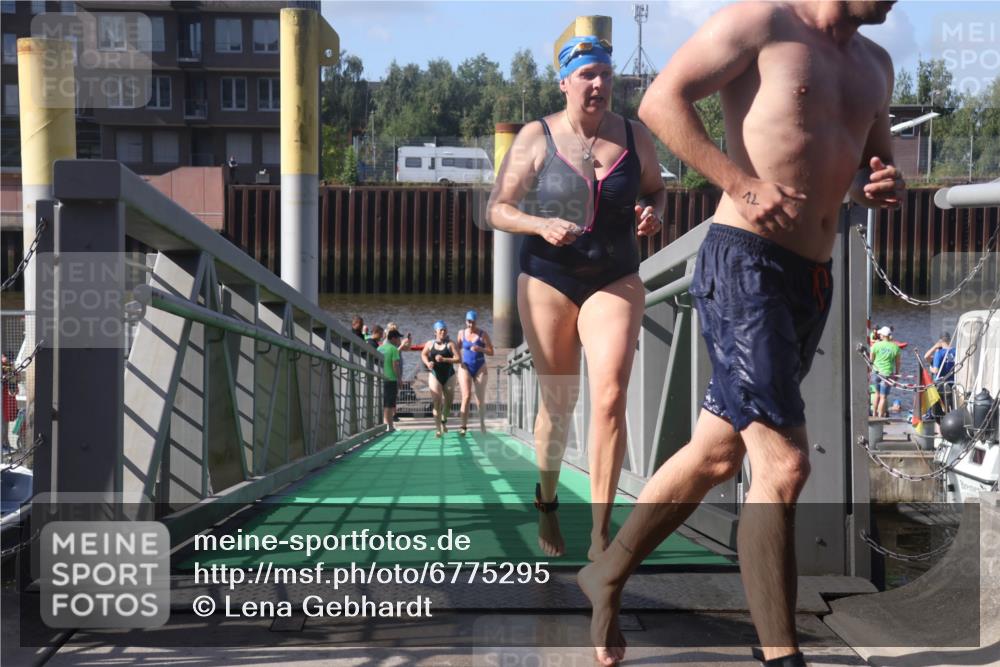 11.08.2024 - GEWOBA Citytriathlon Bremen Lena Gebhardt http://msf.ph/oto/6775295 11.08.2024 10:14:05 Schwimmen 34, 39, 90, 115 meine-sportfotos.de