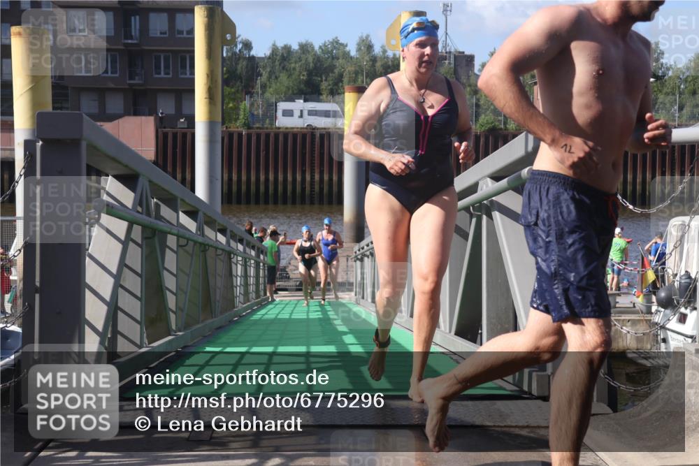 11.08.2024 - GEWOBA Citytriathlon Bremen Lena Gebhardt http://msf.ph/oto/6775296 11.08.2024 10:14:05 Schwimmen 34, 39, 90, 115 meine-sportfotos.de
