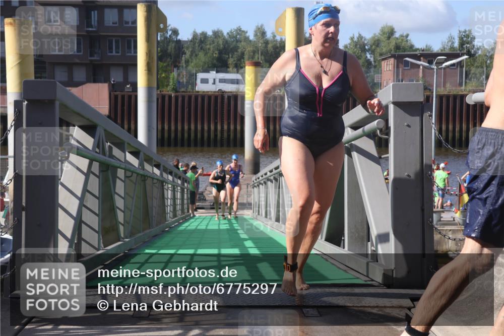11.08.2024 - GEWOBA Citytriathlon Bremen Lena Gebhardt http://msf.ph/oto/6775297 11.08.2024 10:14:05 Schwimmen 34, 39, 90, 115 meine-sportfotos.de