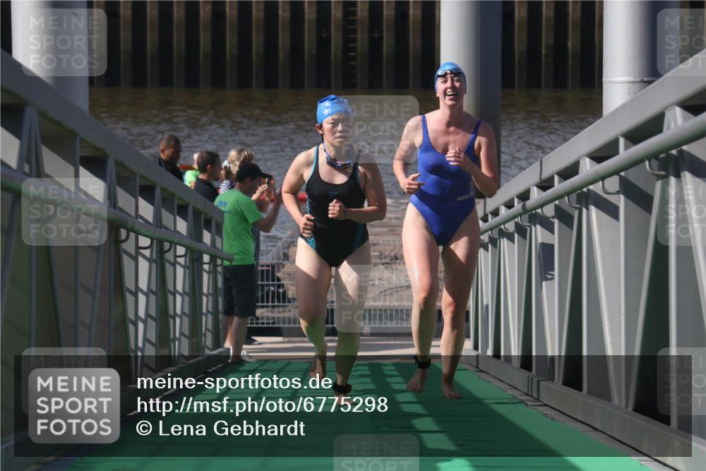 11.08.2024 - GEWOBA Citytriathlon Bremen Lena Gebhardt http://msf.ph/oto/6775298 11.08.2024 10:14:07 Schwimmen 34, 39, 90, 115 meine-sportfotos.de