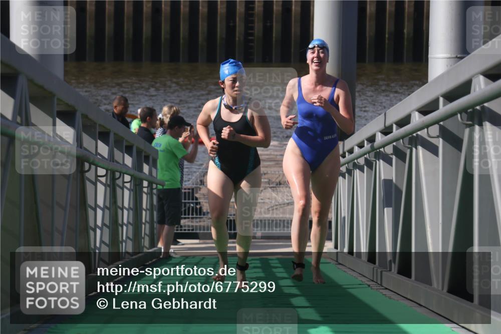 11.08.2024 - GEWOBA Citytriathlon Bremen Lena Gebhardt http://msf.ph/oto/6775299 11.08.2024 10:14:07 Schwimmen 34, 39, 90, 115 meine-sportfotos.de