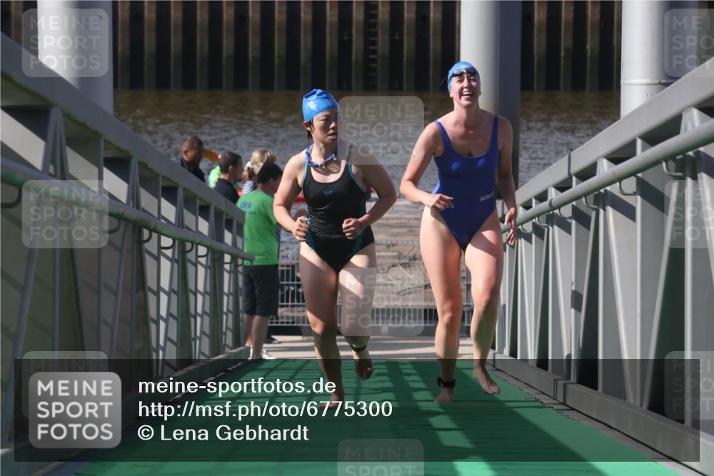 11.08.2024 - GEWOBA Citytriathlon Bremen Lena Gebhardt http://msf.ph/oto/6775300 11.08.2024 10:14:08 Schwimmen 34, 39, 90, 115 meine-sportfotos.de