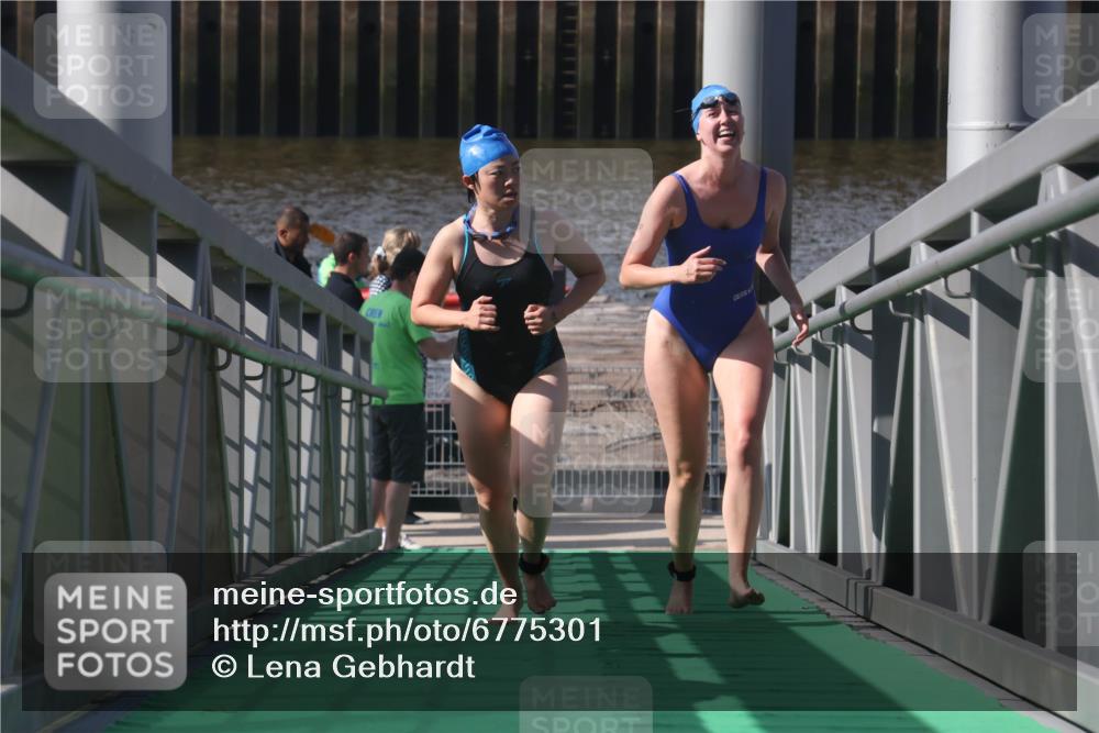11.08.2024 - GEWOBA Citytriathlon Bremen Lena Gebhardt http://msf.ph/oto/6775301 11.08.2024 10:14:08 Schwimmen 34, 39, 90, 115 meine-sportfotos.de