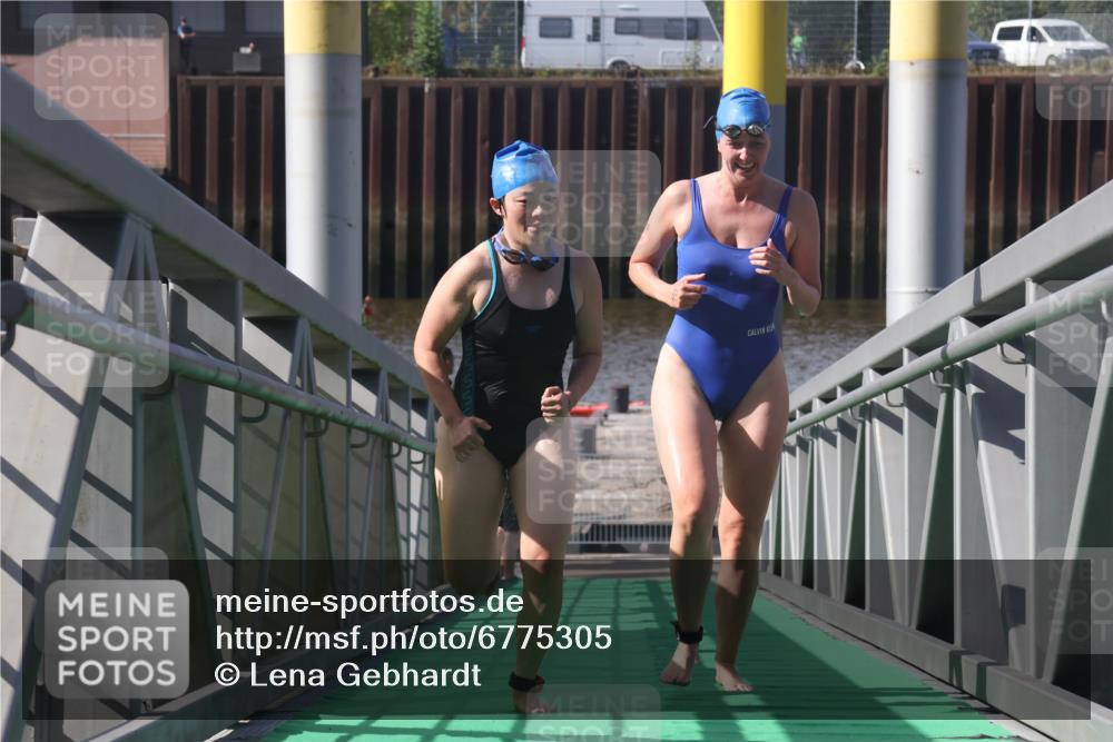 11.08.2024 - GEWOBA Citytriathlon Bremen Lena Gebhardt http://msf.ph/oto/6775305 11.08.2024 10:14:10 Schwimmen 34, 39, 76 meine-sportfotos.de
