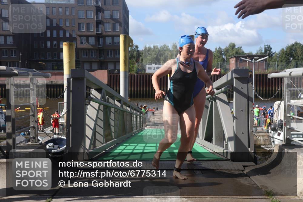 11.08.2024 - GEWOBA Citytriathlon Bremen Lena Gebhardt http://msf.ph/oto/6775314 11.08.2024 10:14:12 Schwimmen 34, 39, 76, 100 meine-sportfotos.de