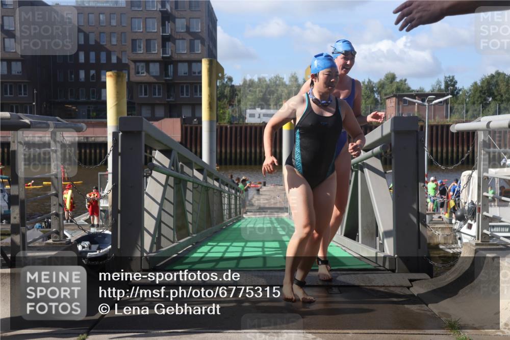 11.08.2024 - GEWOBA Citytriathlon Bremen Lena Gebhardt http://msf.ph/oto/6775315 11.08.2024 10:14:12 Schwimmen 34, 39, 76, 100 meine-sportfotos.de