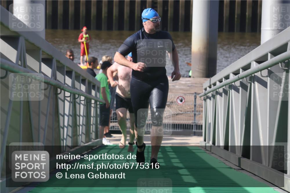 11.08.2024 - GEWOBA Citytriathlon Bremen Lena Gebhardt http://msf.ph/oto/6775316 11.08.2024 10:14:21 Schwimmen 34, 39, 76, 100 meine-sportfotos.de