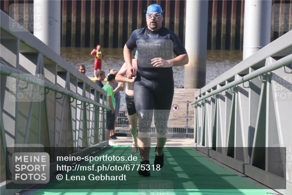 11.08.2024 - GEWOBA Citytriathlon Bremen Lena Gebhardt http://msf.ph/oto/6775318 11.08.2024 10:14:22 Schwimmen 34, 39, 76, 100 meine-sportfotos.de